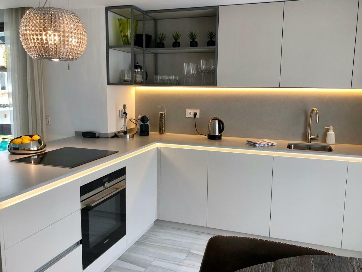Luxury Apartment In La Isla, Walking Distance To Puerto Banus Marbella Esterno foto